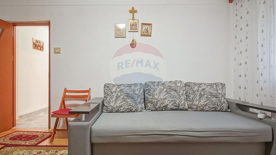 Apartament cu 2 camere semidecomandat, mobilat în Noua