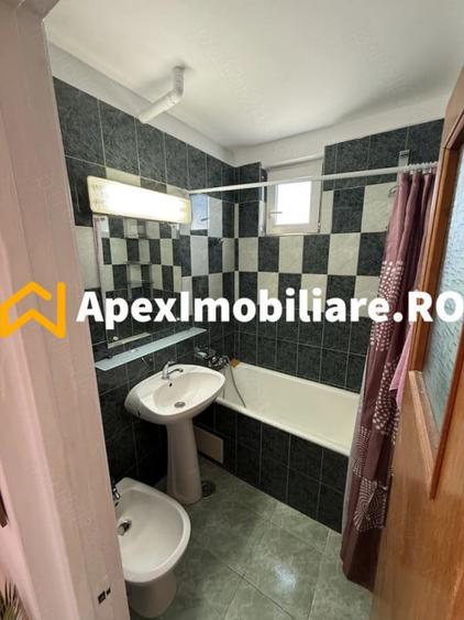 Apartament cu 3 camere semidecomandat în Apusului
