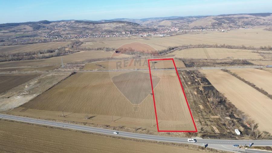 Teren de 10168 mp, în Brateiu