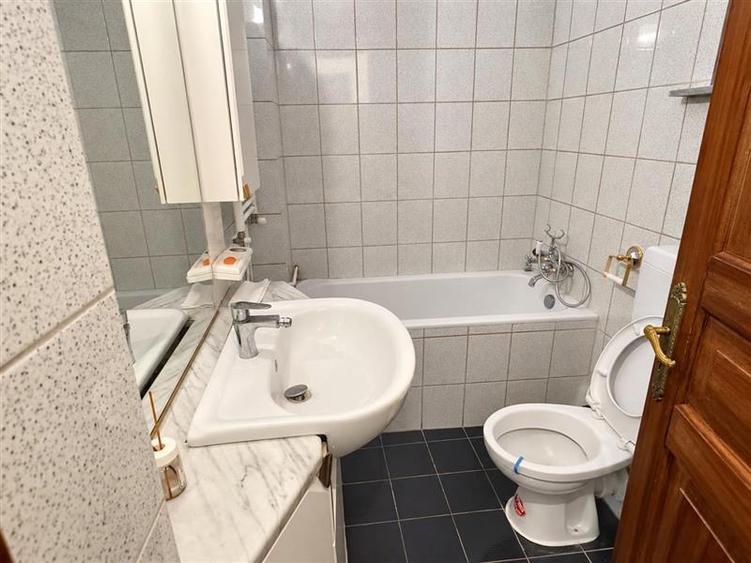 Apartament cu 4 camere decomandat în Primăverii