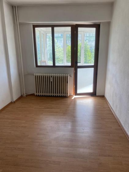 Apartament cu 4 camere decomandat în Pantelimon