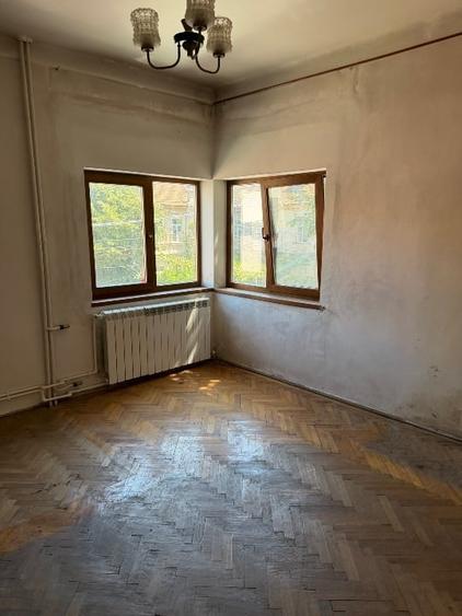 Apartament cu 3 camere decomandat, mobilat în Capitol
