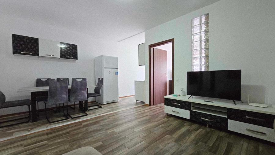 Apartament cu 3 camere nedecomandat în Nufărul