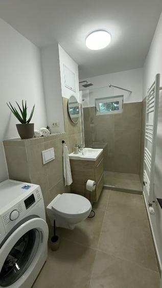 Apartament cu 3 camere semidecomandat, mobilat în Aradului
