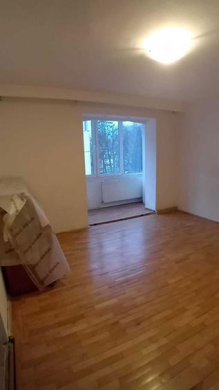 Apartament cu 3 camere semidecomandat în Ultracentral