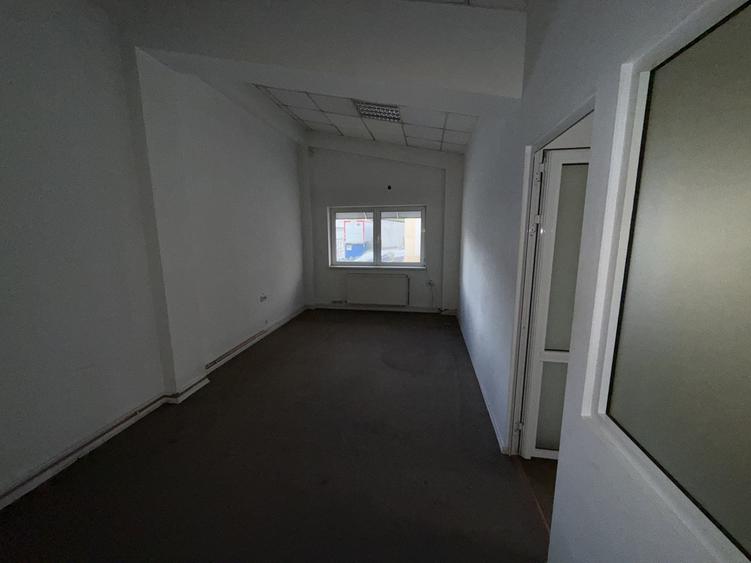 Casă individuală cu 10 camere cu Canalizare în Timpuri Noi