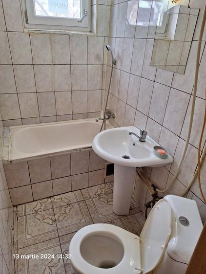 Apartament cu 3 camere semidecomandat în Sud