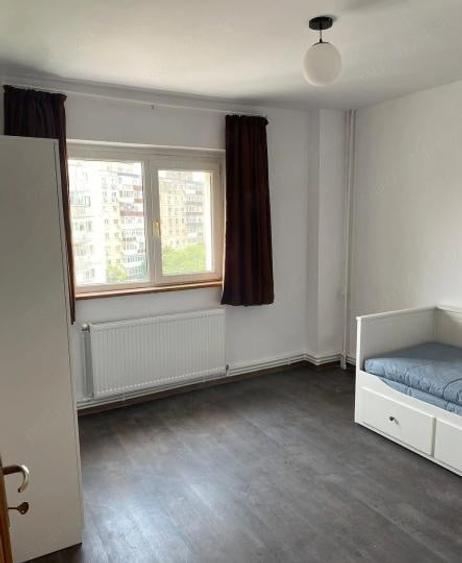 Apartament cu 3 camere semidecomandat, mobilat în Tineretului