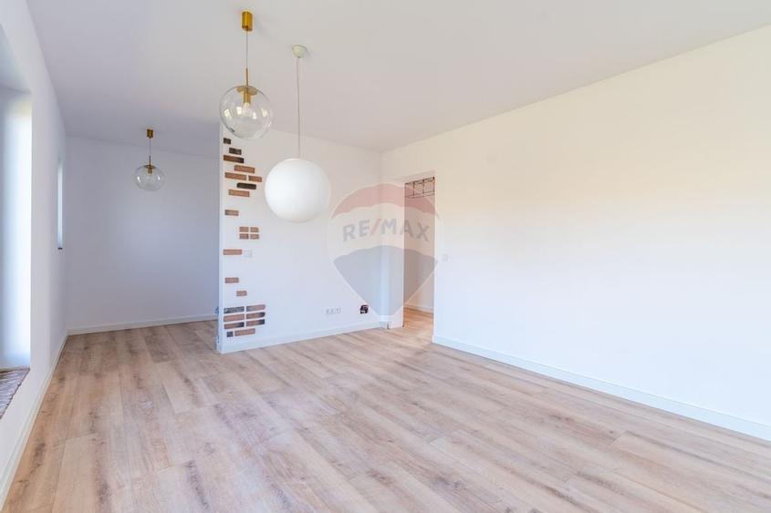 Casă individuală cu 4 camere cu Teren 738 Mp în Jucu de Sus