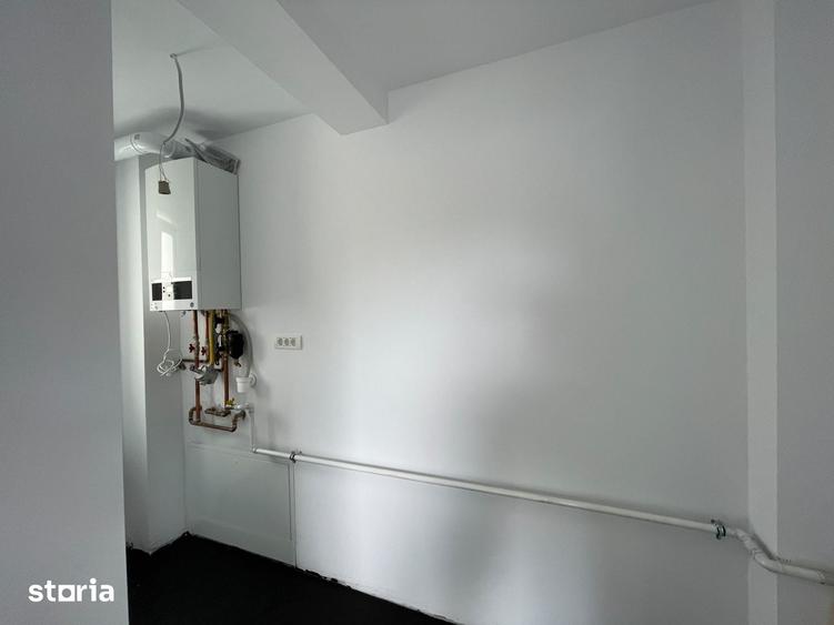 Casă cu 5 camere cu Teren 330 Mp în Plopi