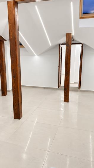 Apartament cu 4 camere semidecomandat în Central