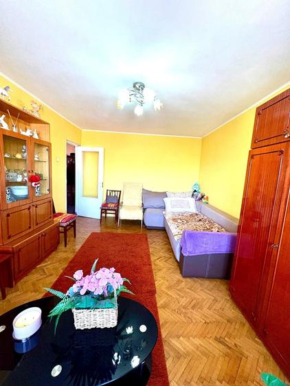 Apartament cu 3 camere decomandat în Exterior Est