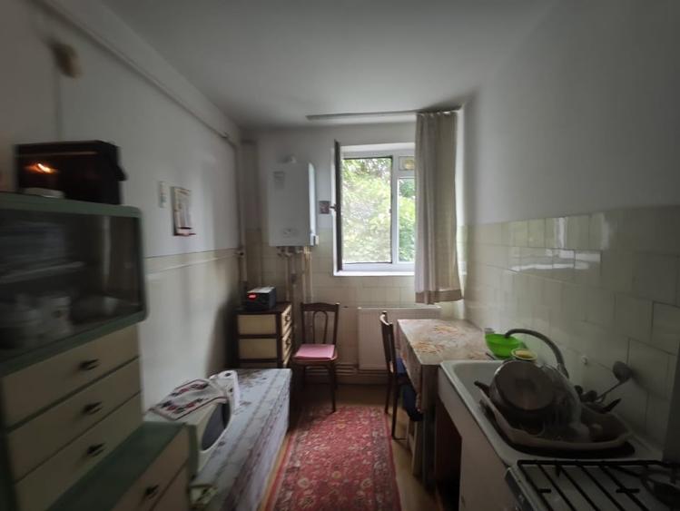 Apartament cu 2 camere semidecomandat, mobilat în Central