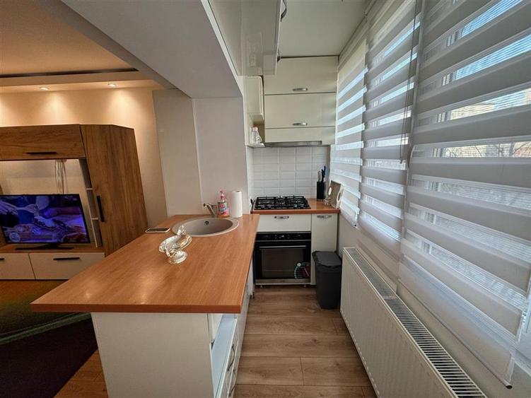 Apartament cu 3 camere decomandat, mobilat în Central