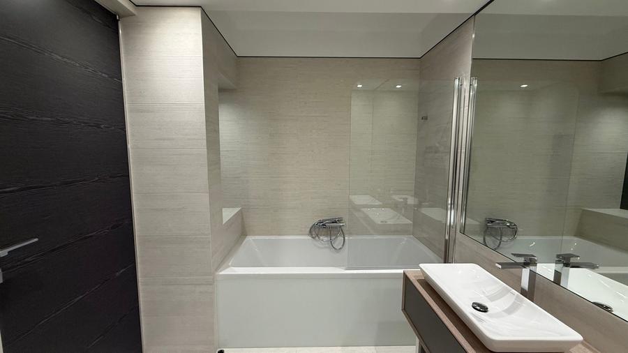 Apartament cu 5 camere decomandat în Primăverii