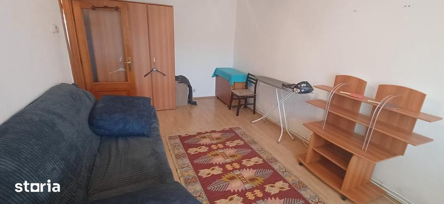 Apartament cu 3 camere decomandat în Traian
