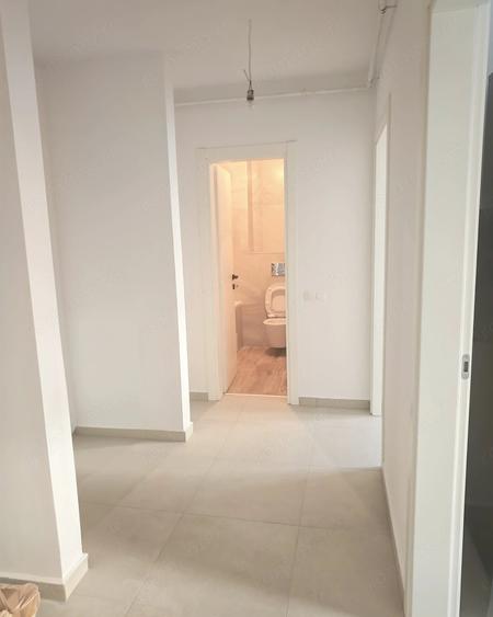 Apartament cu 2 camere decomandat în Tractorul