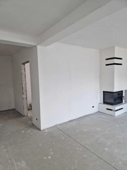 Casă cu 5 camere cu Teren 220 Mp în Pantelimon