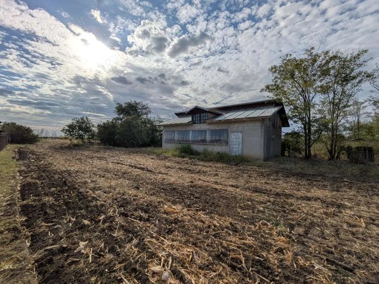Casă cu 3 camere cu Teren 1187 Mp în Gârbovi