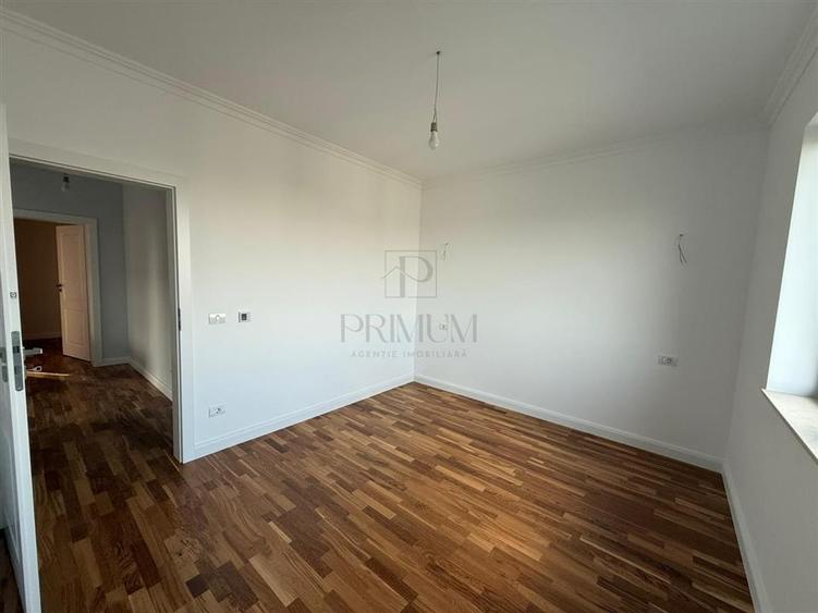 Casă individuală cu 5 camere cu Piscina în Moșnița Nouă