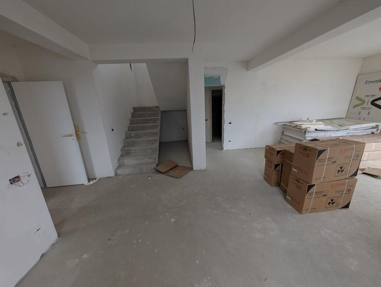 Casă individuală cu 6 camere cu Garaj în Tunari