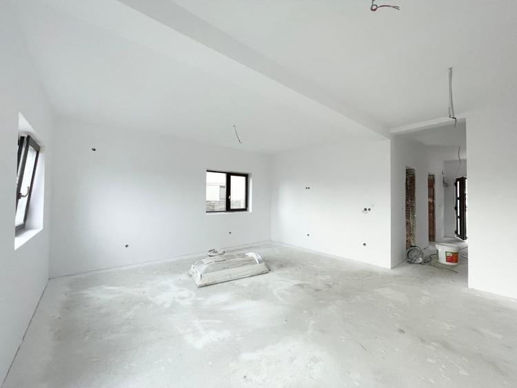 Duplex cu 4 camere cu Canalizare în Moșnița Veche
