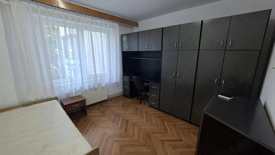 Apartament cu 3 camere decomandat în 7 Noiembrie