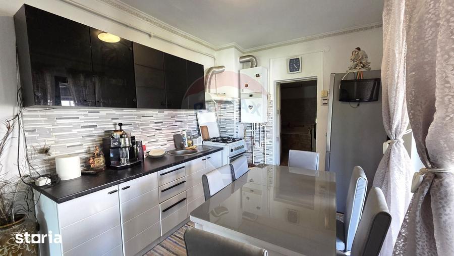 Casă cu 3 camere cu Teren 5800 Mp în Central