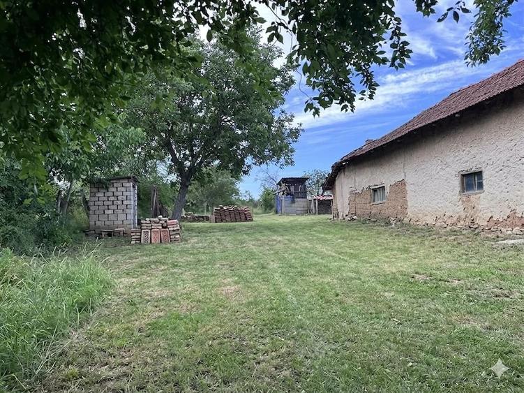 Teren de 944 mp, în Central
