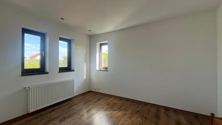 Duplex cu 5 camere cu Canalizare în Moșnița Veche