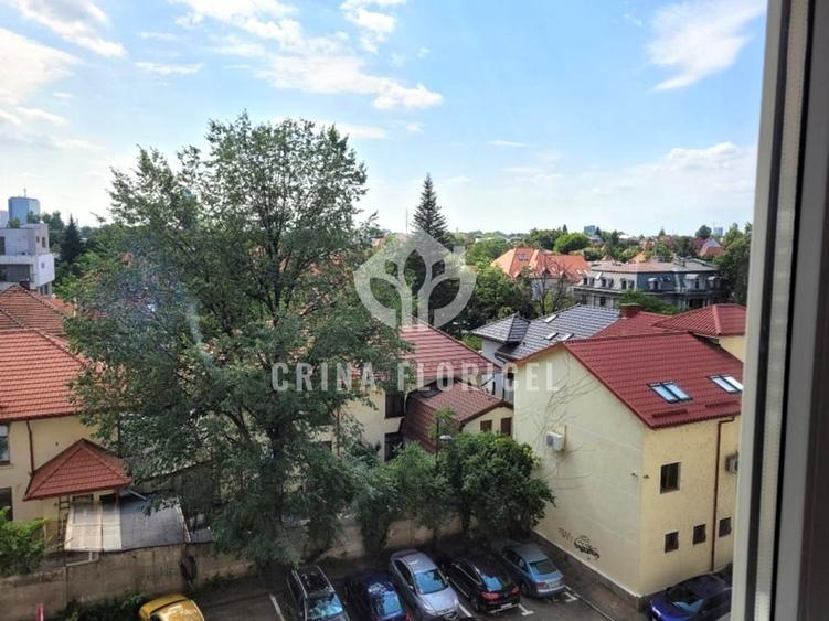 Apartament cu 3 camere decomandat în Dorobanți