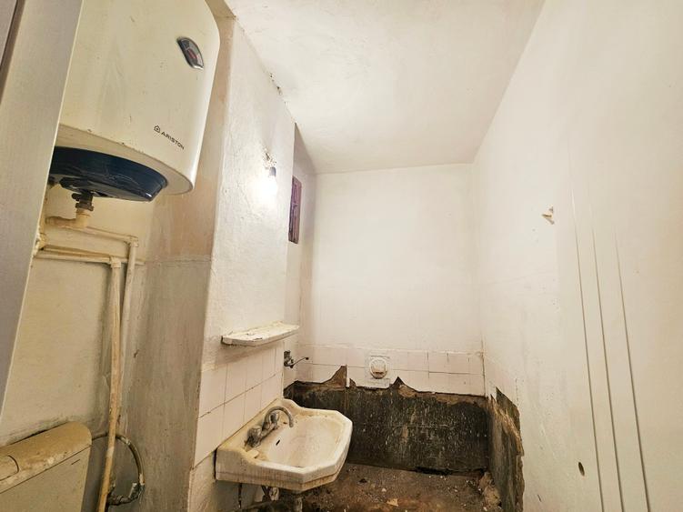 Apartament cu 3 camere semidecomandat în Micro 17