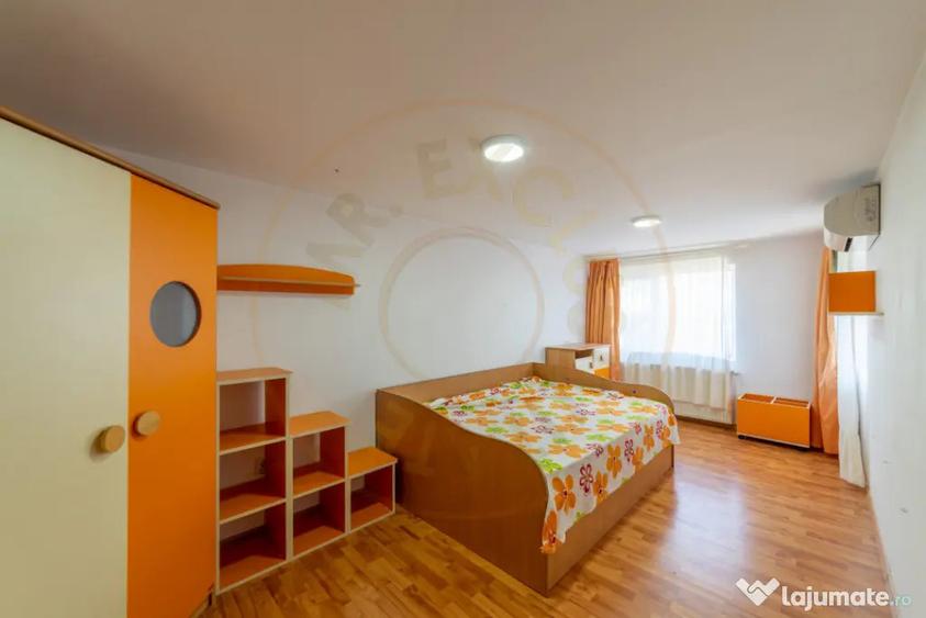 Casă cu 6 camere cu Teren 475 Mp în Găvana