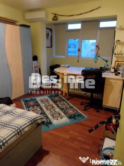 Apartament cu 4 camere decomandat în Alexandru cel Bun