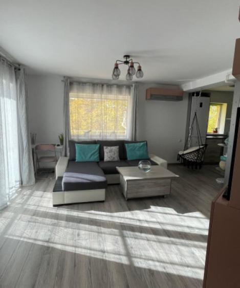 Apartament cu 3 camere semidecomandat în Florești — fotografia 2