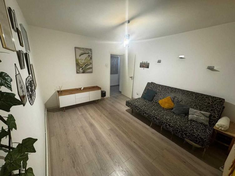 Garsonieră decomandată în Tudor