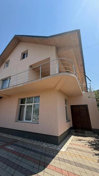 Casă individuală cu 2 camere decomandat cu Teren 418 Mp în Dorobanți
