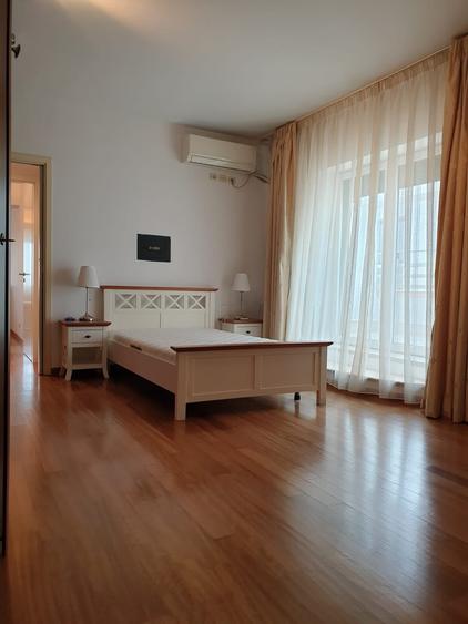Apartament cu 5 camere semidecomandat, mobilat în Grădina Icoanei