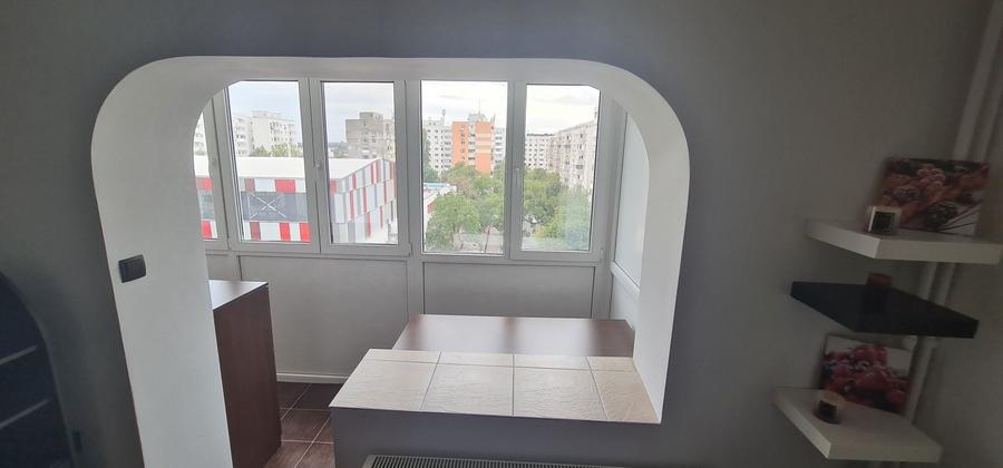 Garsonieră decomandată în Titan
