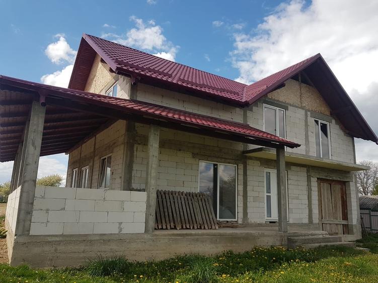 Casă cu 3 camere în Mitocu Dragomirnei