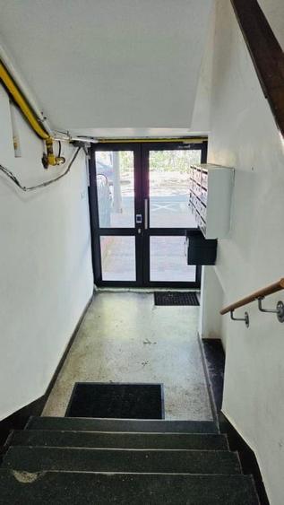 Apartament cu 3 camere semidecomandat în Baba Novac