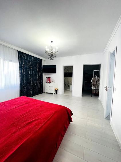 Casă cu 6 camere cu Canalizare în Haieu