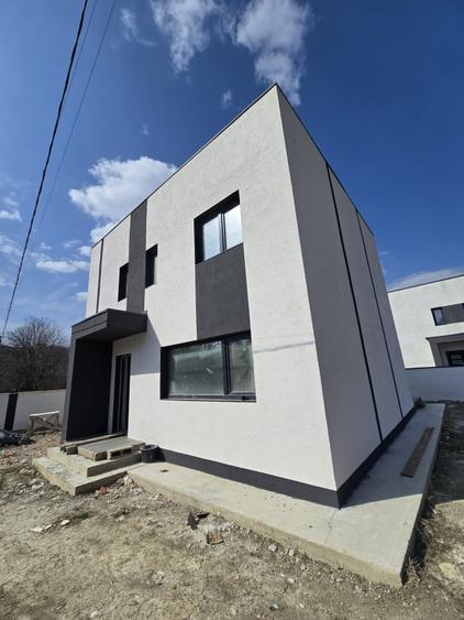 Casă individuală cu 4 camere cu Teren 400 Mp în Mărgineni