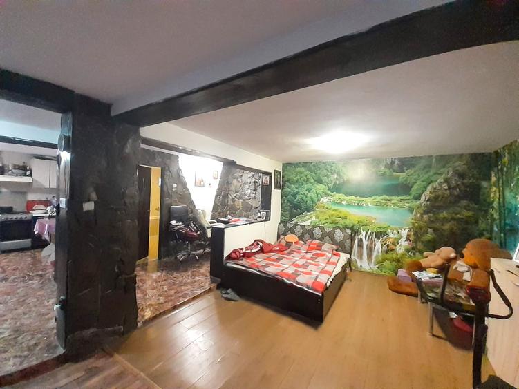 Casă cu 3 camere cu Teren 400 Mp în Podul de Piatră