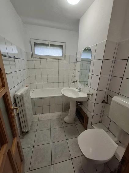 Apartament cu 3 camere semidecomandat în Govândari