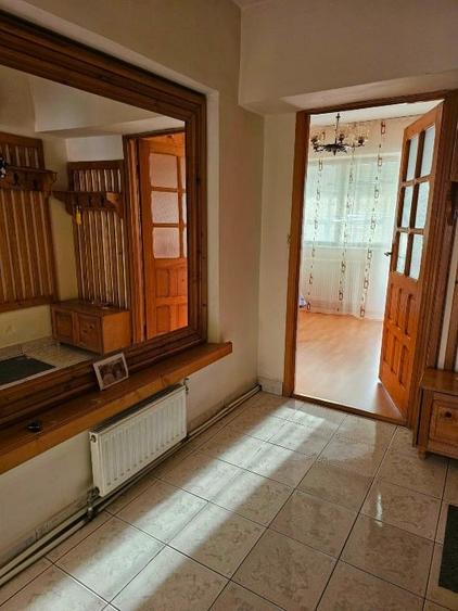 Apartament cu 3 camere decomandat, mobilat în Central