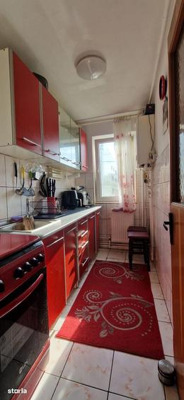 Apartament cu 3 camere semidecomandat în ICIL