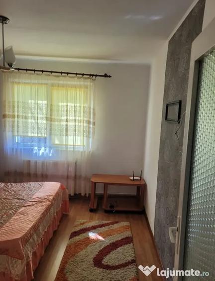 Apartament cu 3 camere decomandat în Narcisa