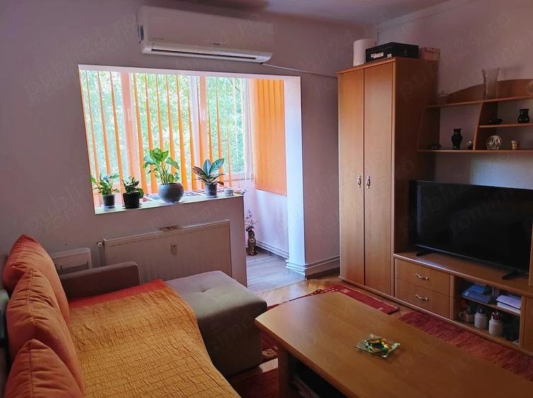 Apartament cu 2 camere semidecomandat în Girocului