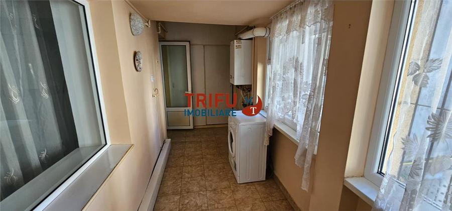 Apartament cu 3 camere decomandat, mobilat în Tolstoi